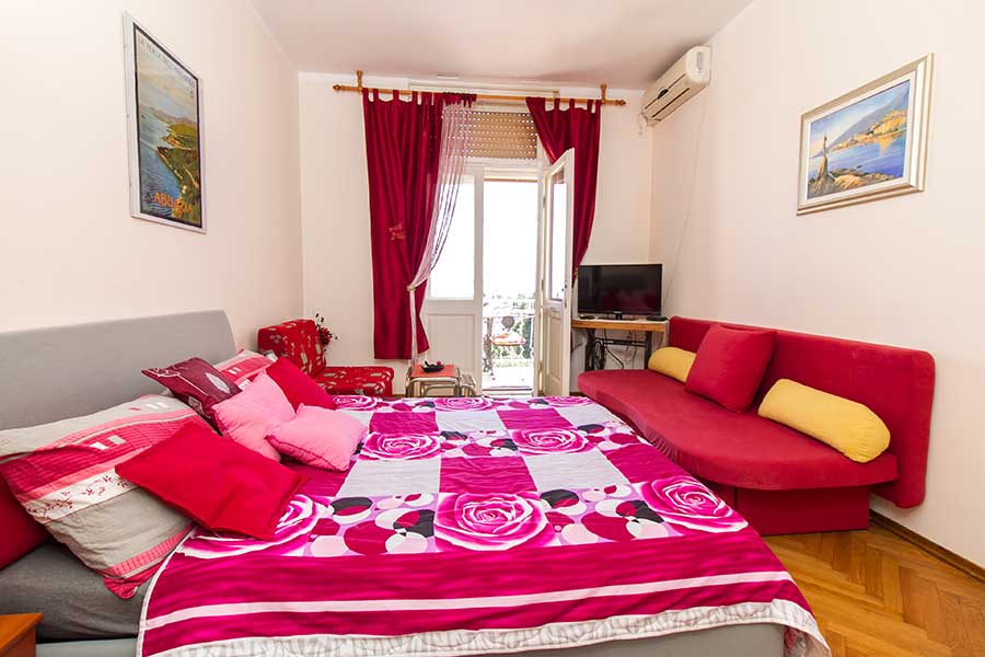 Studio apartment Karin in center, with terrace and spectacular sea view
